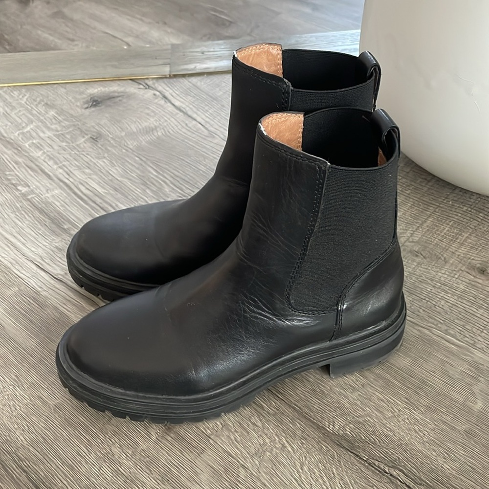 Chelsea Boots - Picture 3 of 9